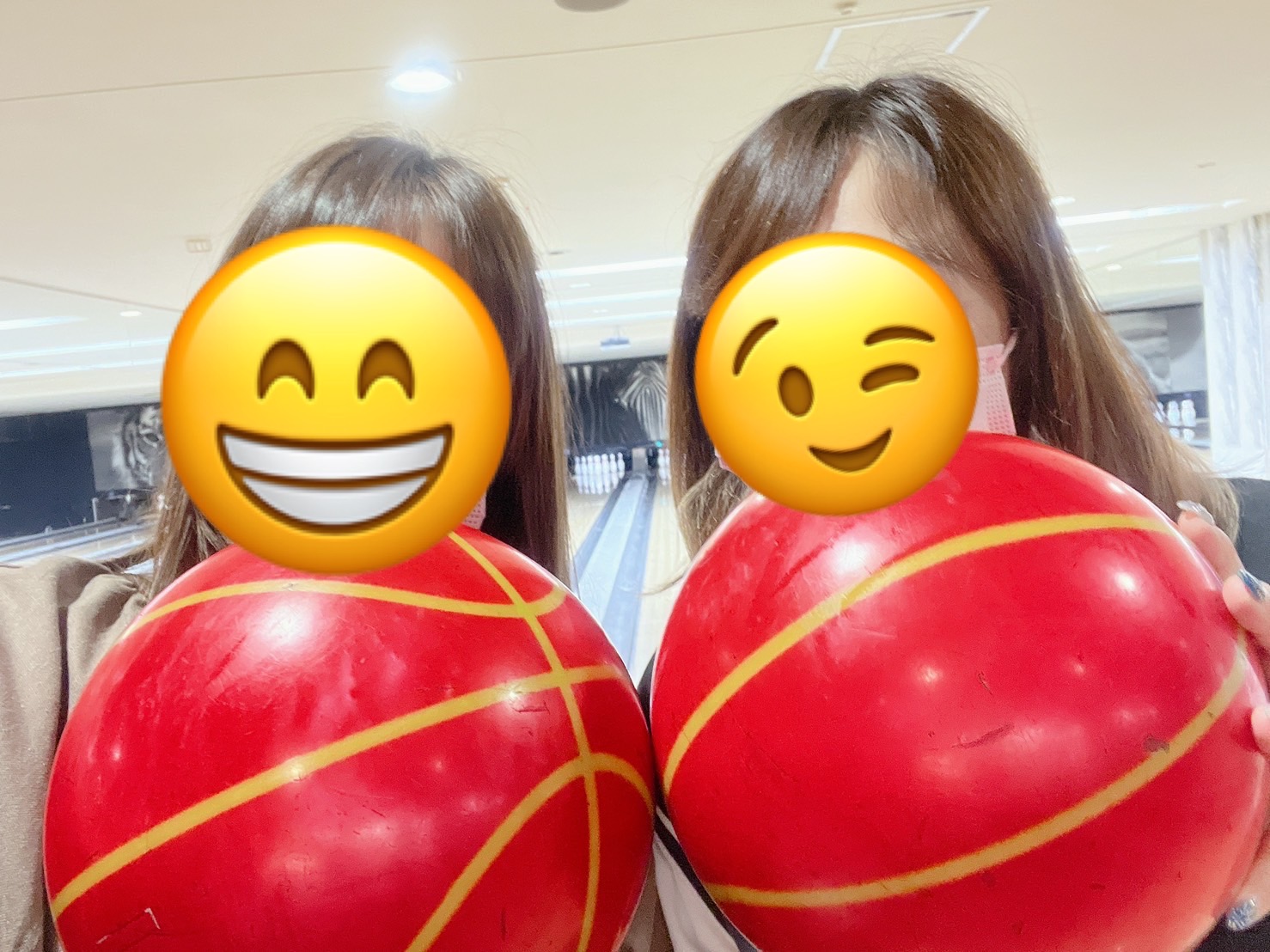 栃木県さくら市で女性スタッフが友達代行としてボウリングに同行するイメージ