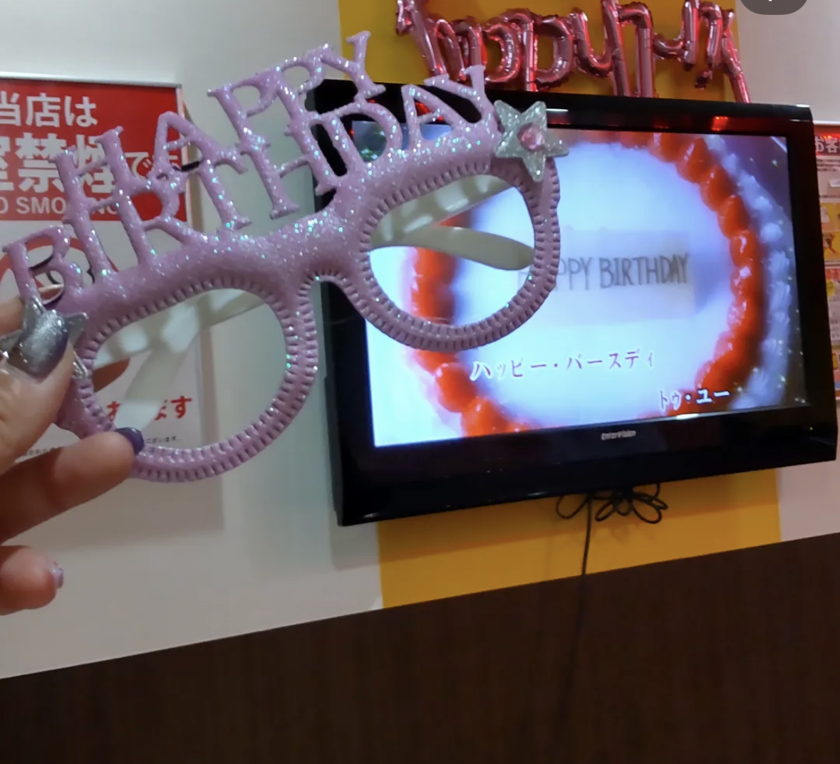 栃木県宇都宮市で女性スタッフが友達代行として誕生日を一緒にお祝いした様子